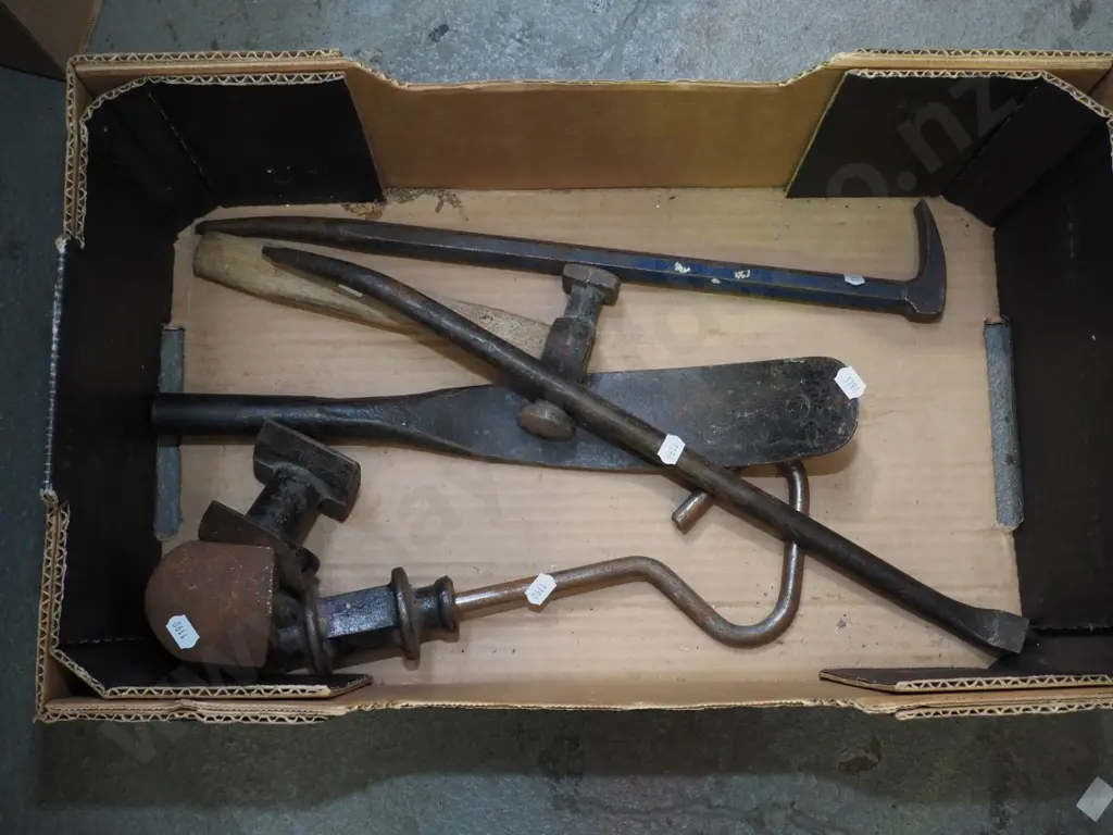 box; panel beaters tools Image 1++