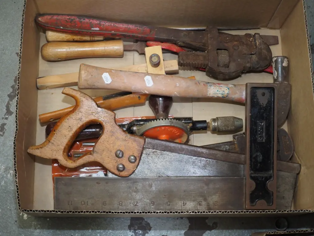 box; vintage tools Image 1++