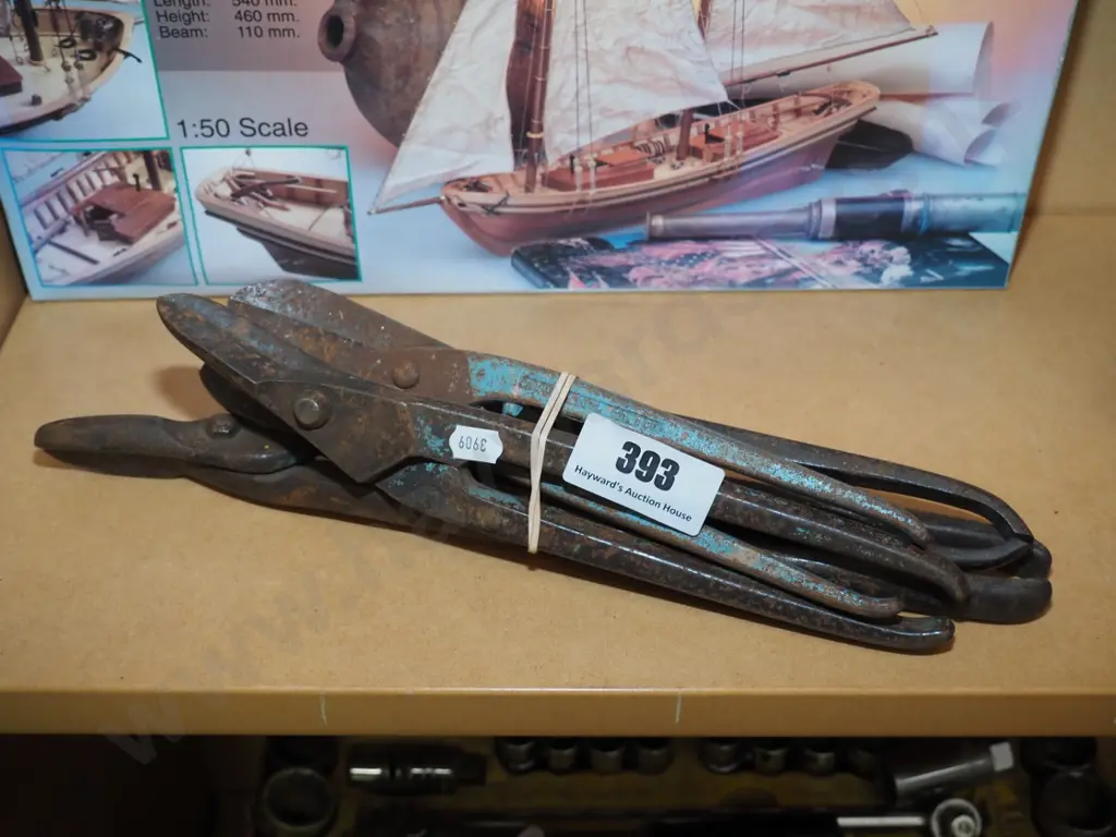bundle of tin snips Image 1++