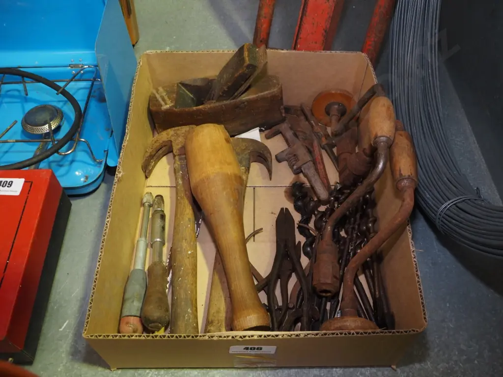 box of vintage hand tools Image 1++