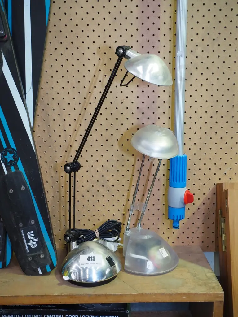 2 desk lamps Image 1++