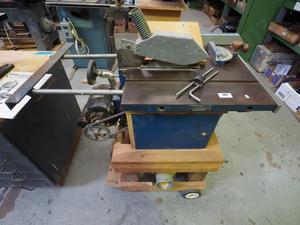 Dyco table saw with additional blades Image 1++