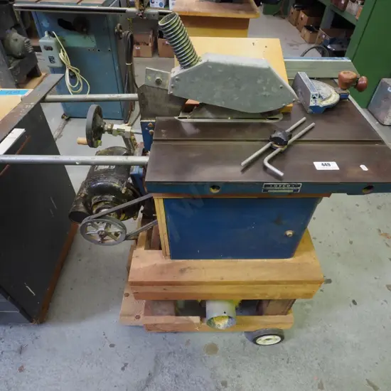 Dyco table saw with additional blades