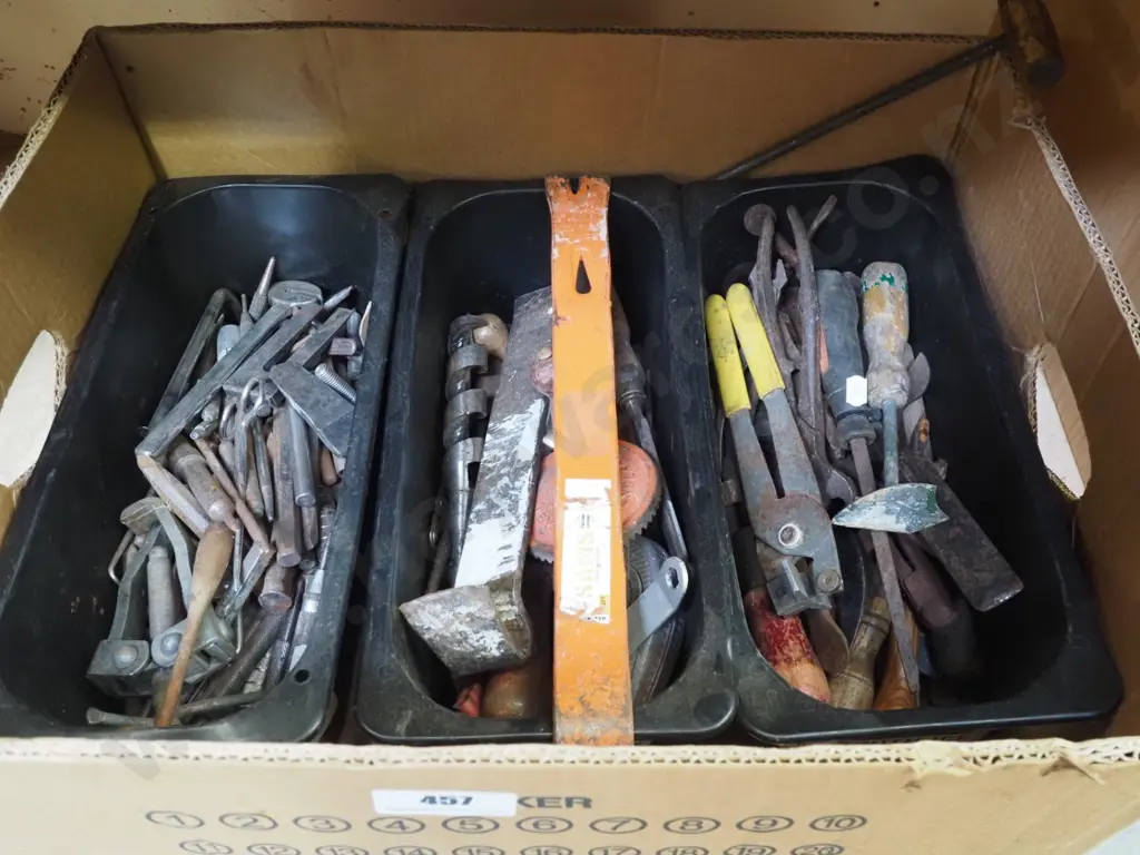 box; wrecking bars, scrapers, punches etc Image 1++