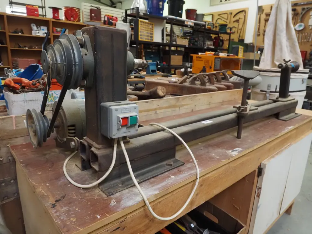 long woodworker's lathe on stand Image 1++