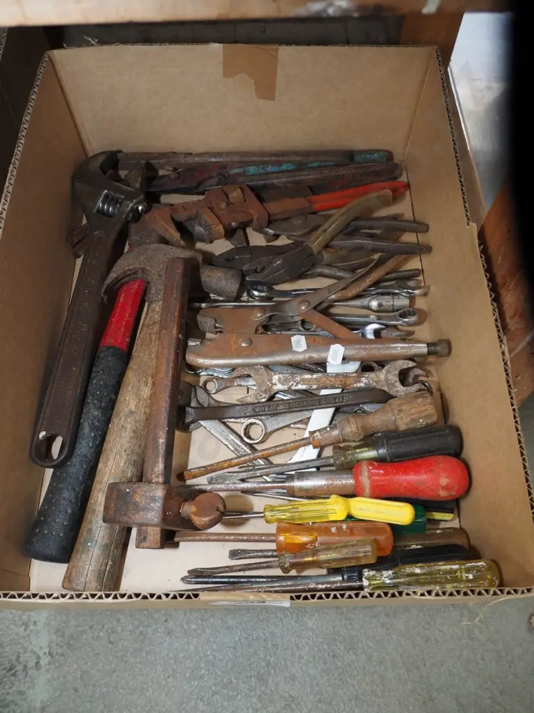 box of hand tools Image 1++