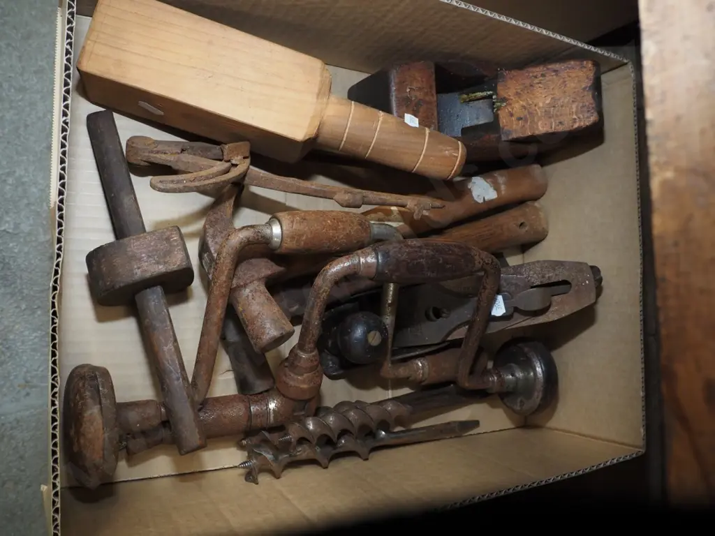 box of hand tools Image 1++
