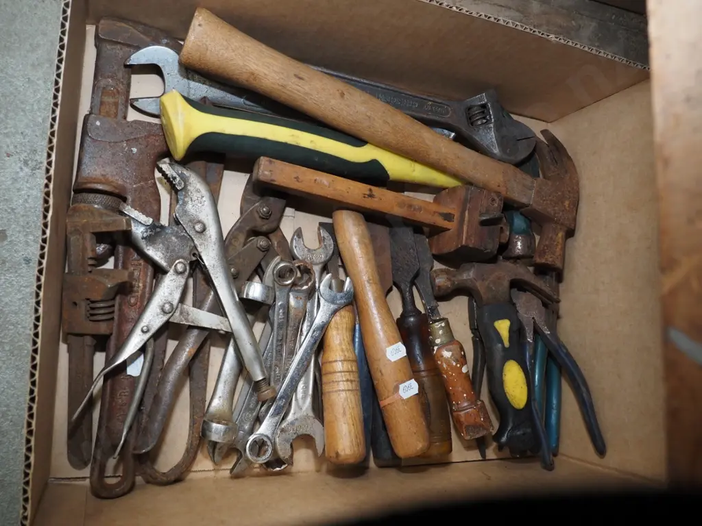 box of hand tools Image 1++