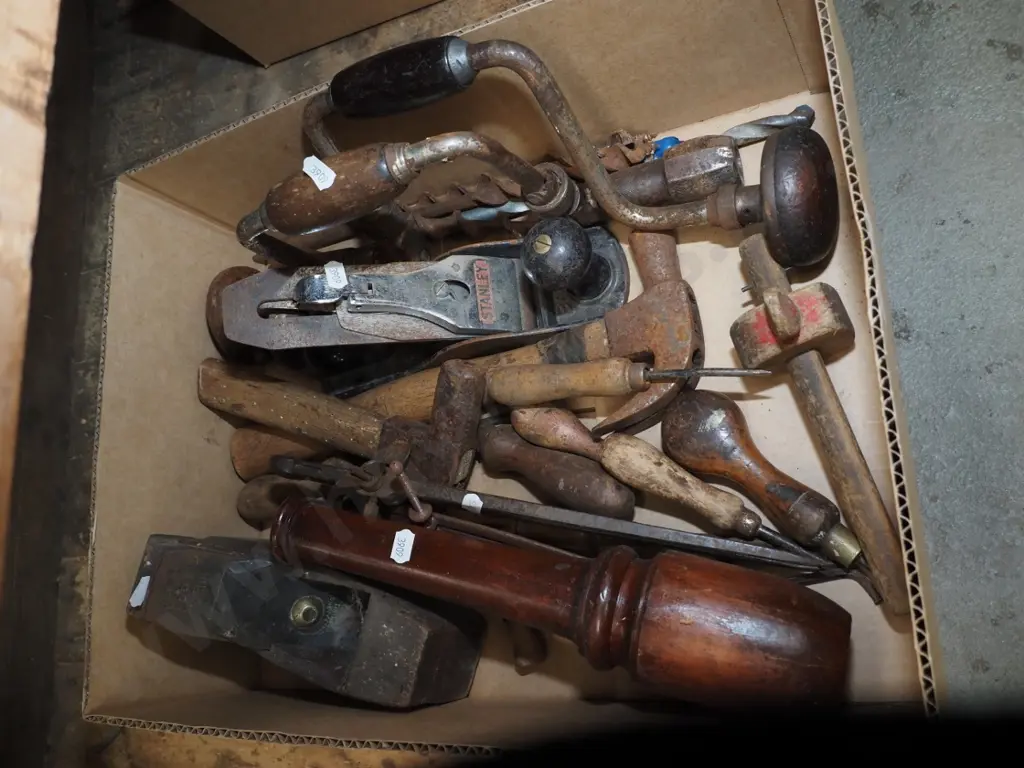 box of hand tools Image 1++