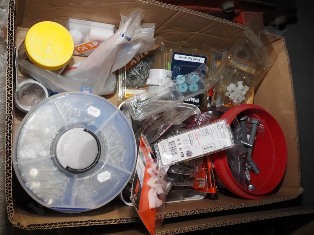 box; nuts, bolts, wall plugs, nails etc Image 1++
