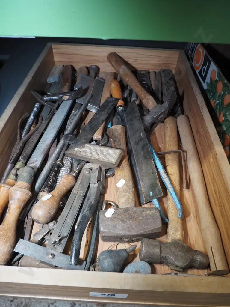 box; wooden tray, hand tools, tin snips, files etc Image 1++