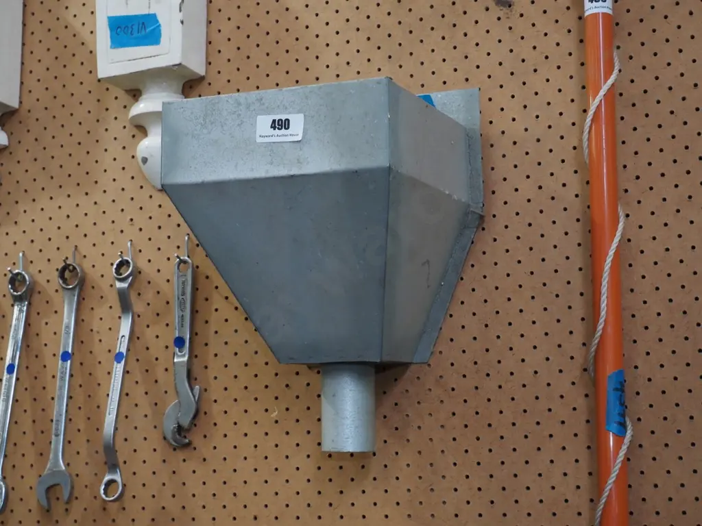 tin guttering Image 1++