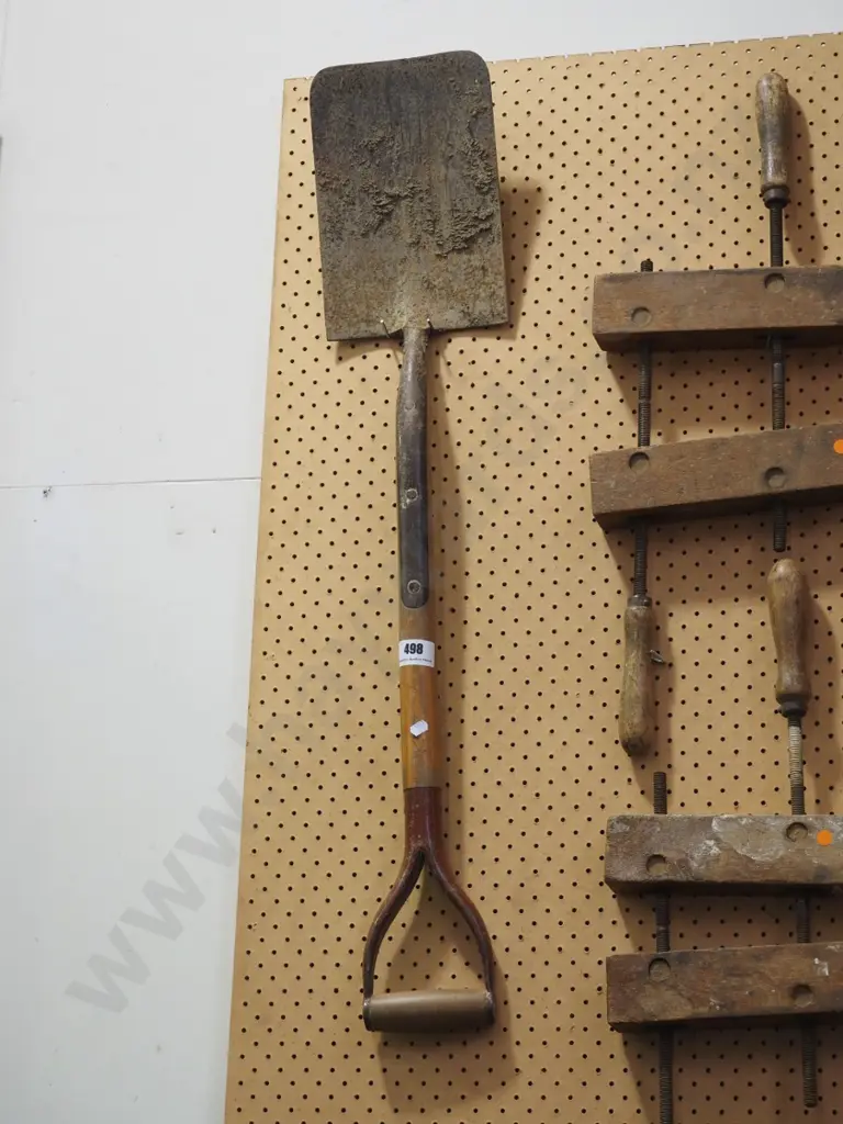 wooden handled garden spade Image 1++