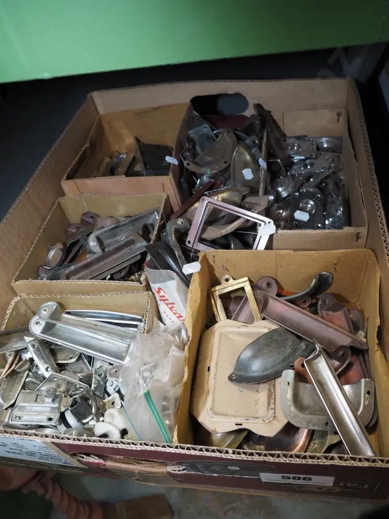 box; cupboard door handles and locks Image 1++