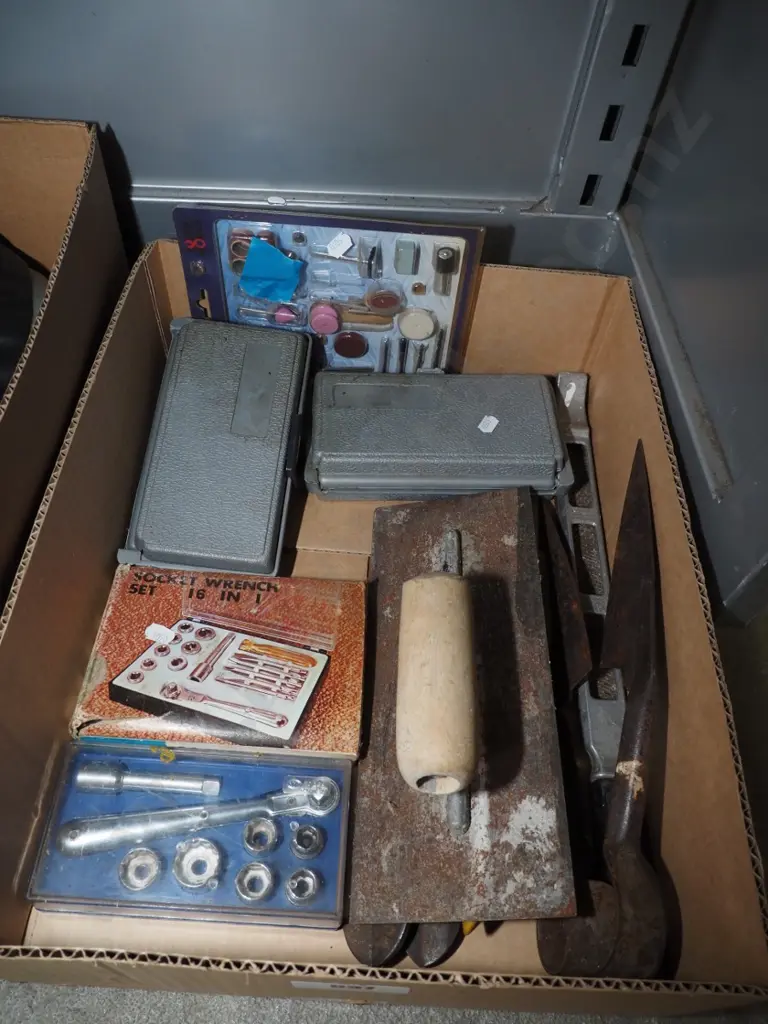 box; small socket set, hole saw etc Image 1++
