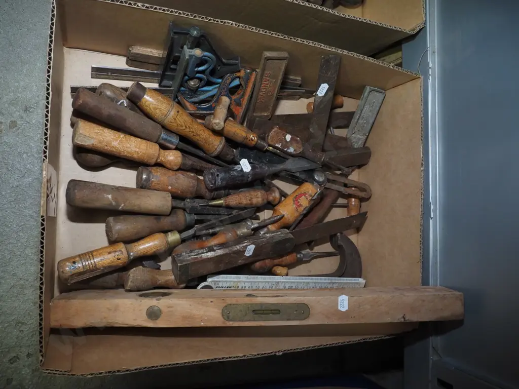 box of hand tools Image 1++