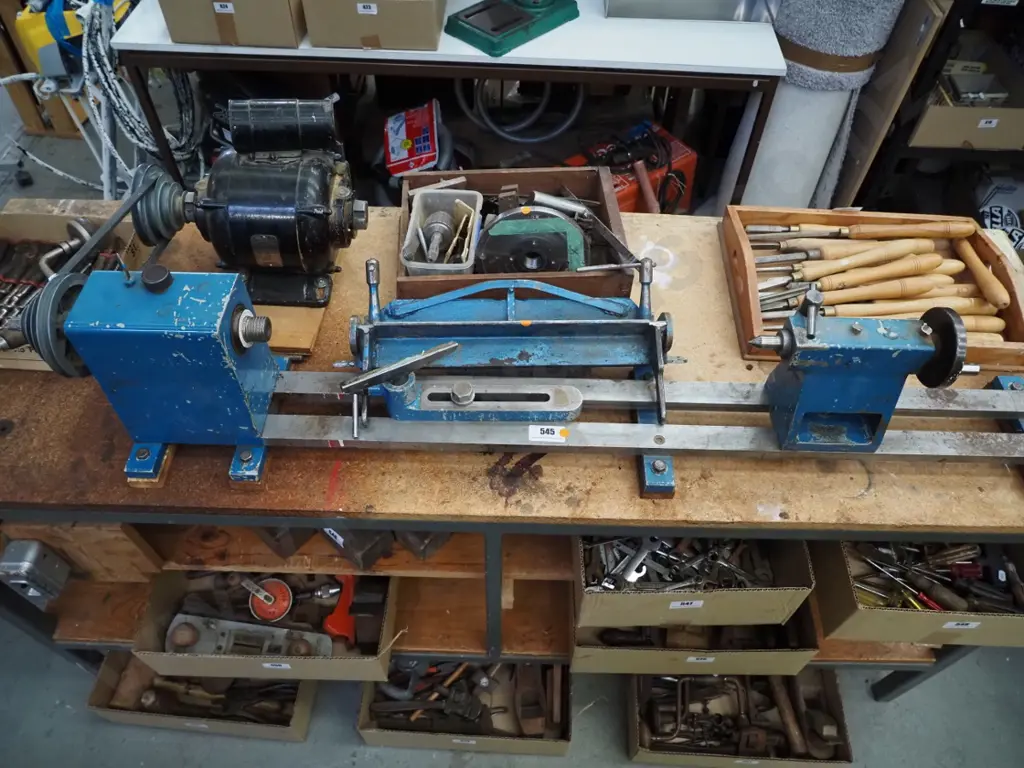 woodworker's lathe on wood and metal stand and accessories - orange dots Table H-880 W-1840 D-610 Image 1++
