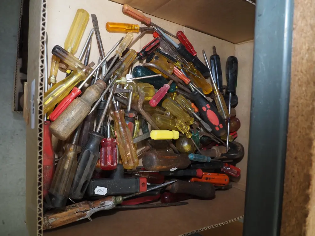 box of screwdrivers Image 1++