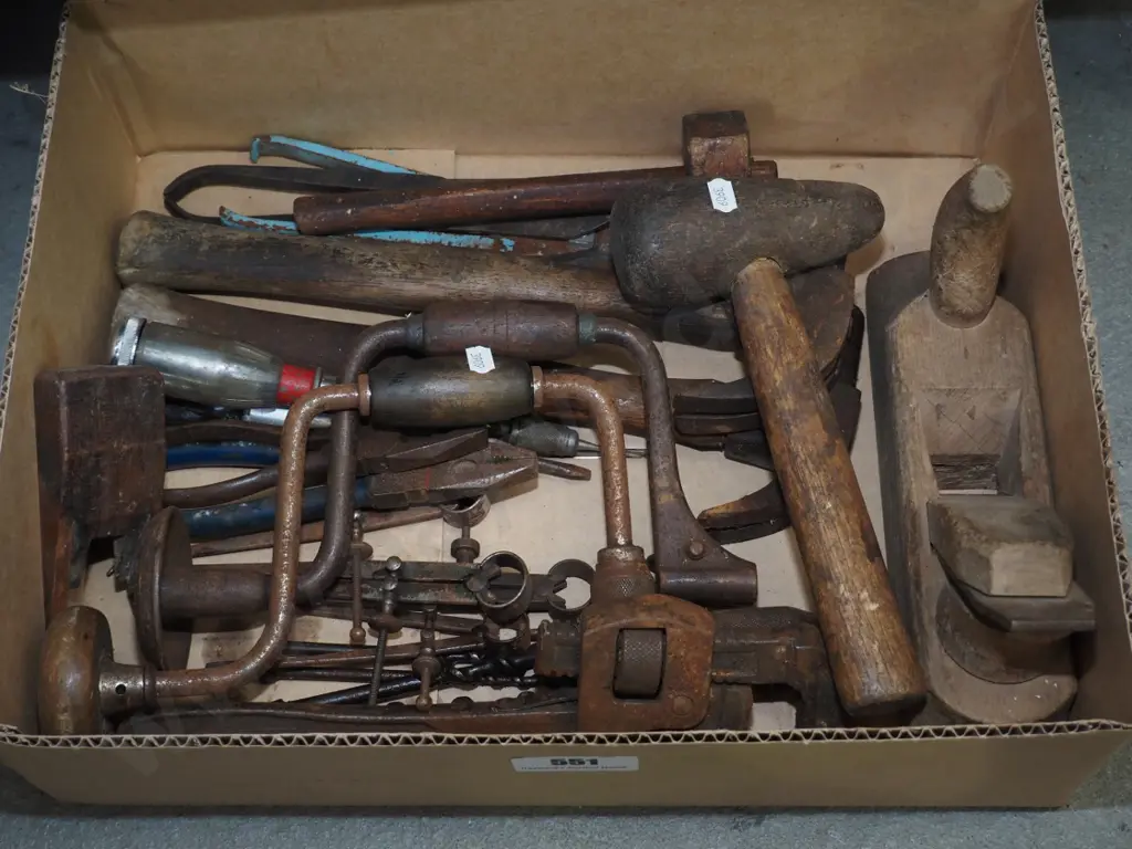box of vintage hand tools Image 1++