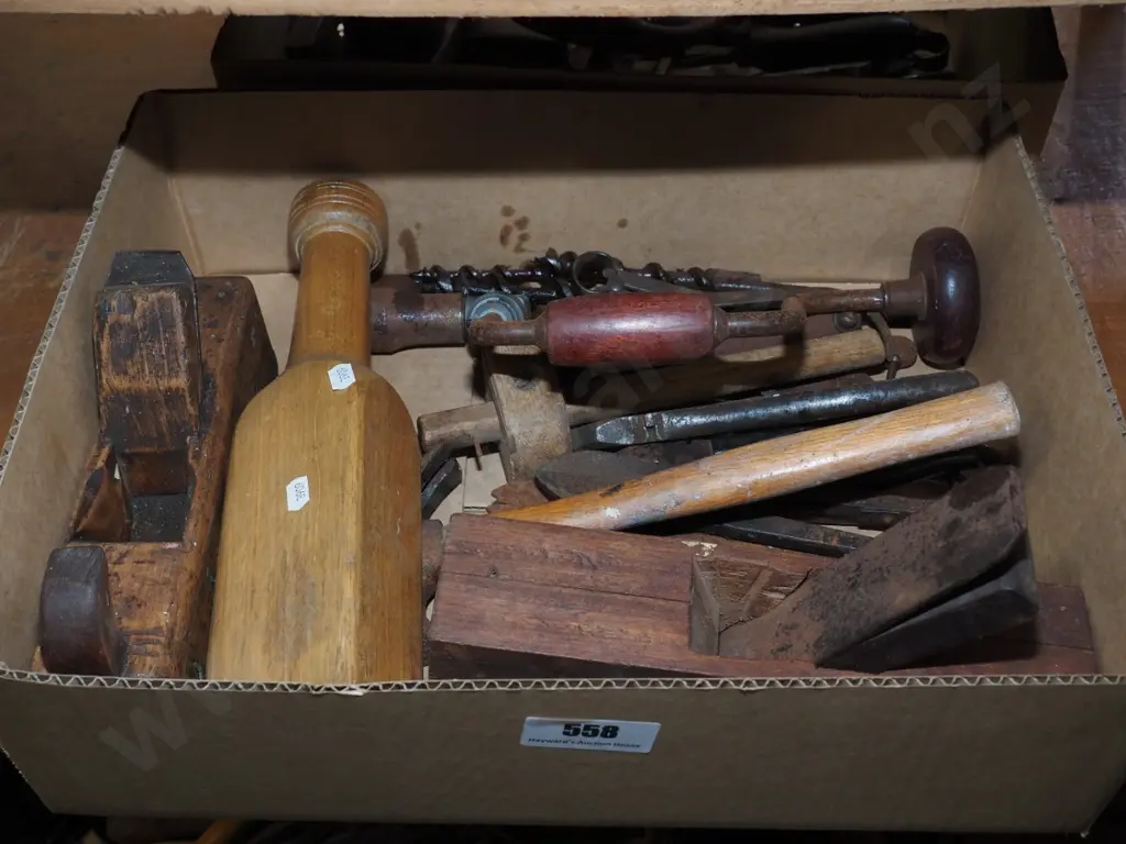 box of vintage hand tools Image 1++