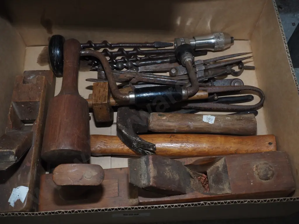 box of vintage hand tools Image 1++