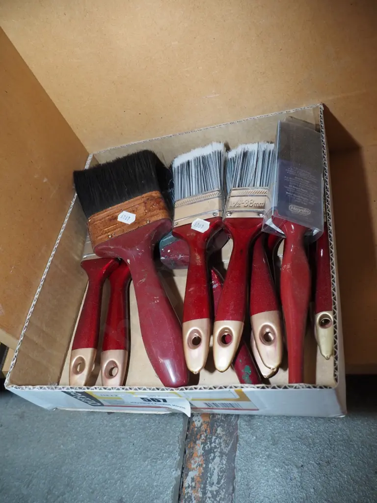 box of paint brushes Image 1++