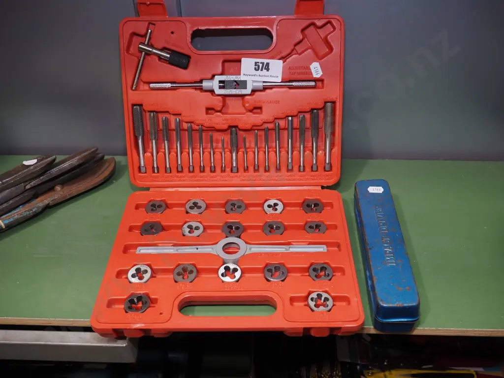 plastic tap and die set, impact driver Image 1++