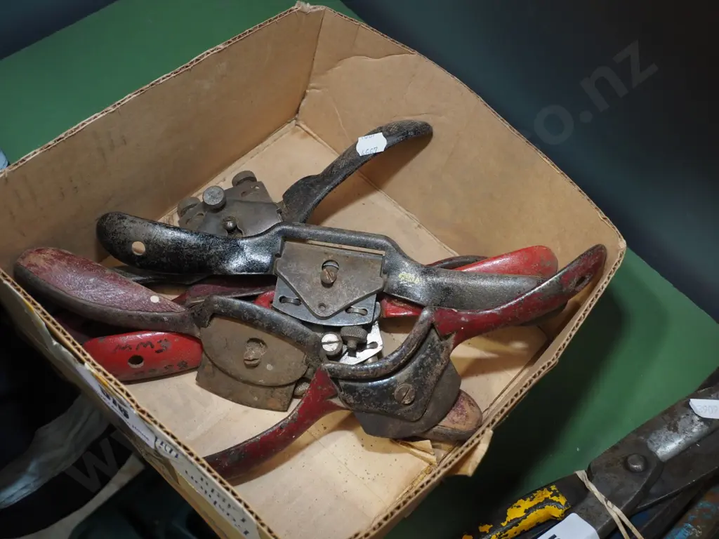 box of spoke shaves Image 1++
