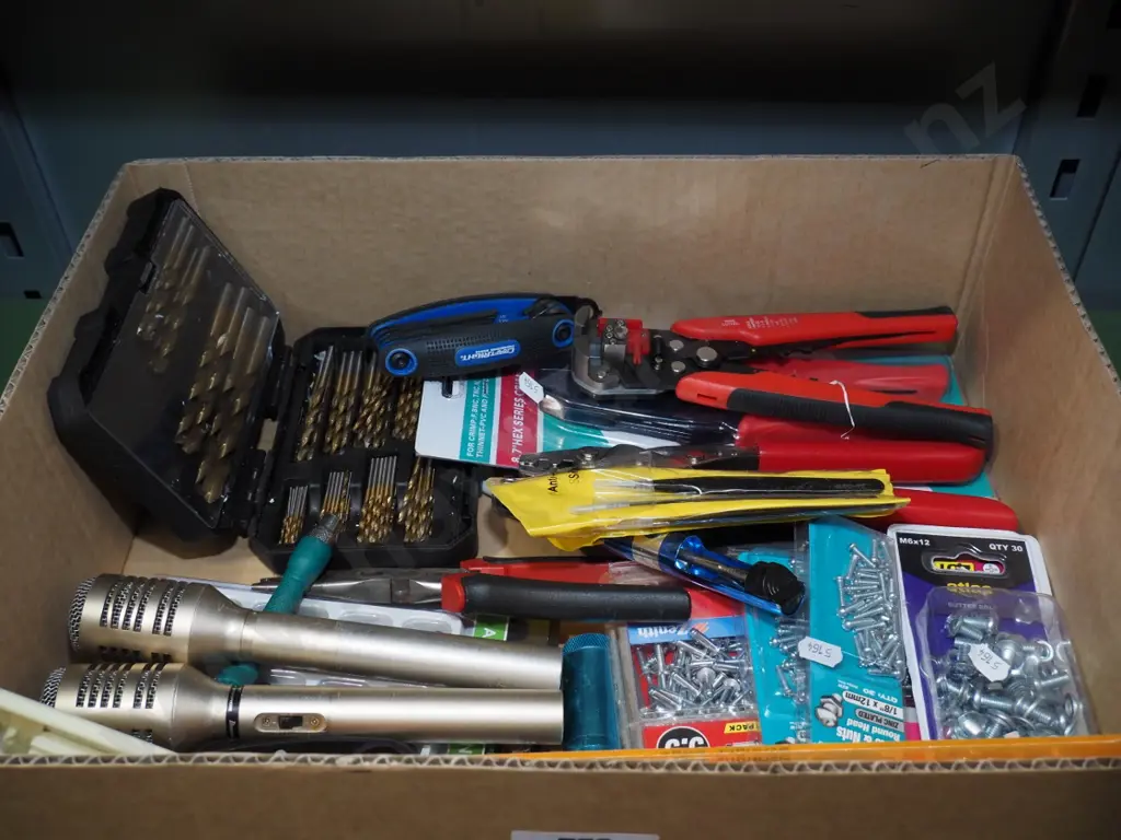 box; microphones, drill bits etc Image 1++