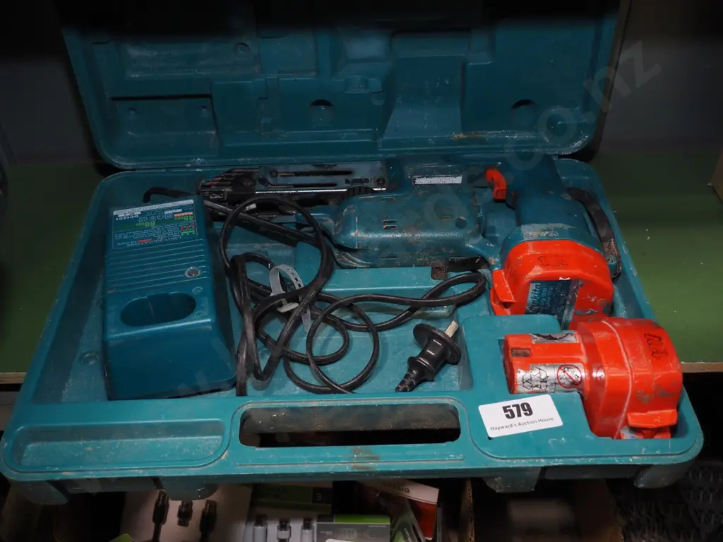battery powered collated screw gun - As Is, No Returns Image 1++