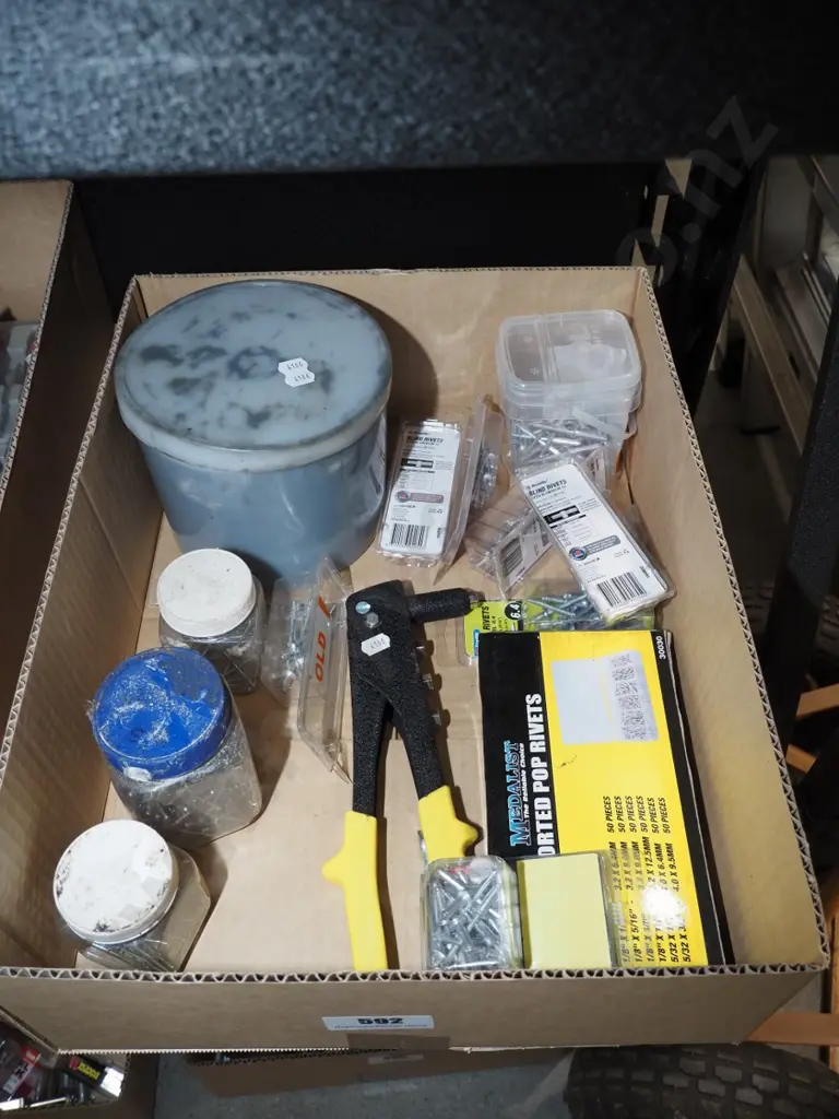 box; grease, pot riveter, rivets Image 1++