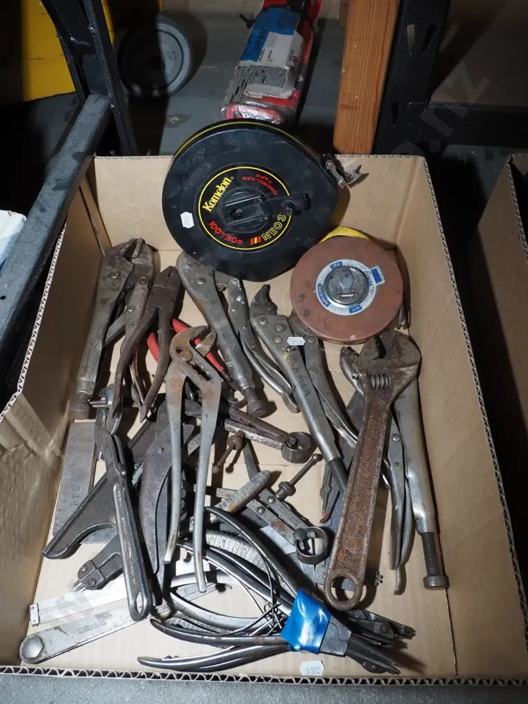 box; builder's tapes, vice grips, calipers etc Image 1++