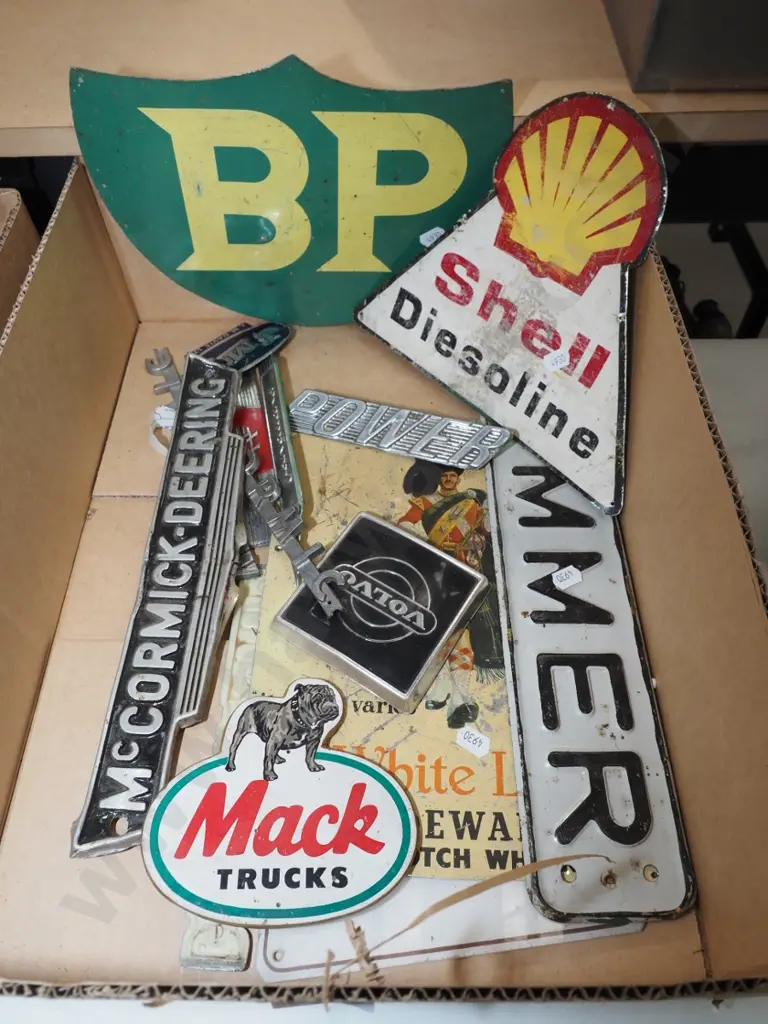 box; various signs, car badges Image 1++