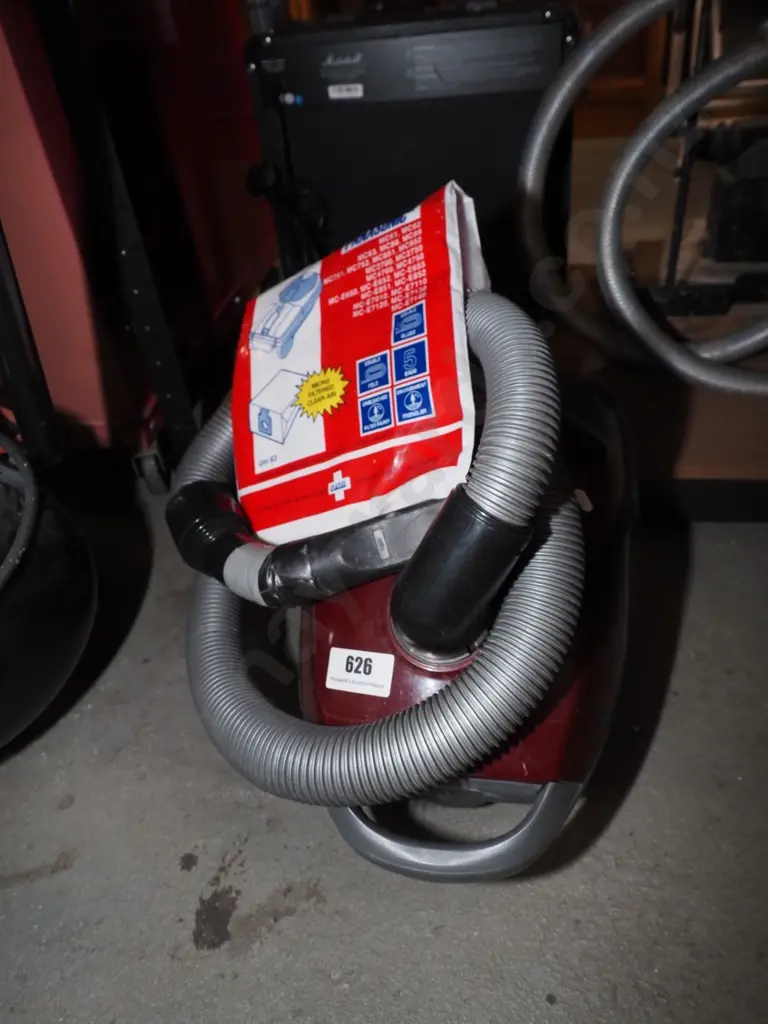 small Panasonic vacuum cleaner Image 1++