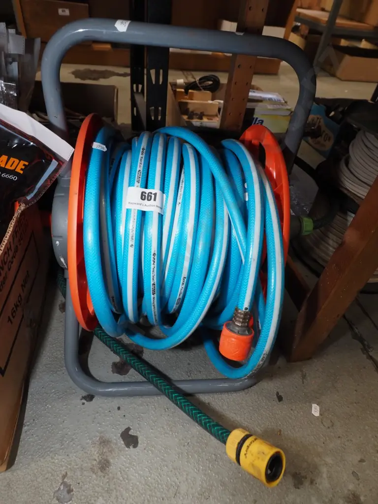 garden hose and reel Image 1++