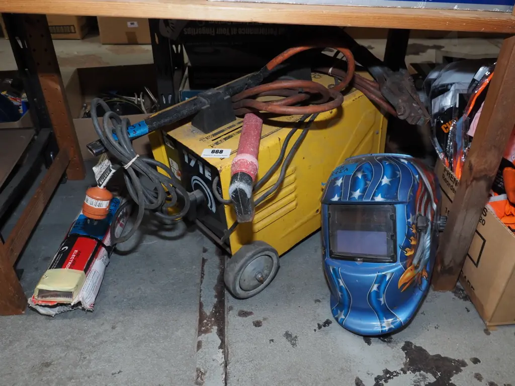 Ryobi welder with extra rods and mask Image 1++