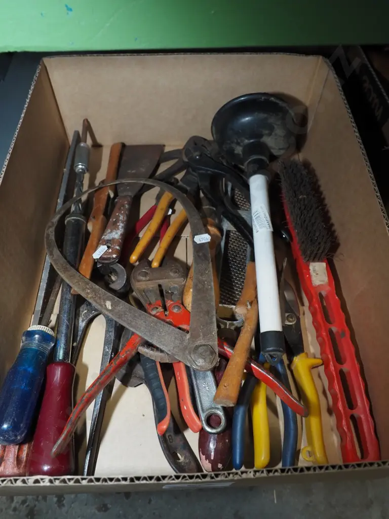 box; wire brush, twist drill etc Image 1++