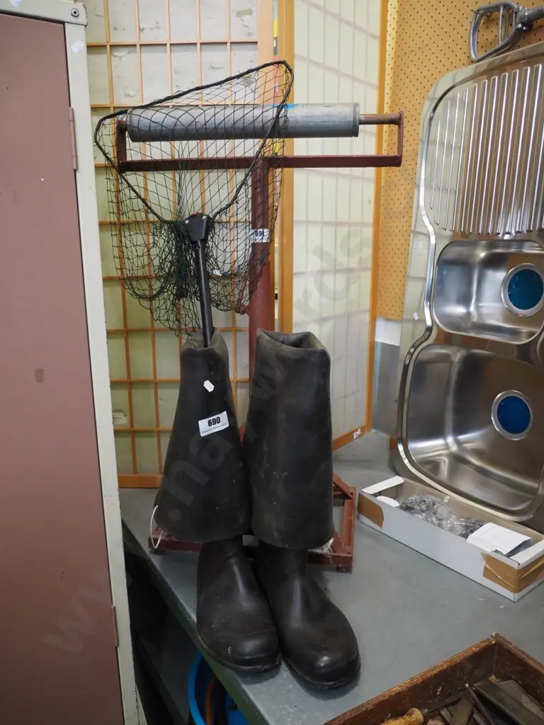 waders, landing net Image 1++