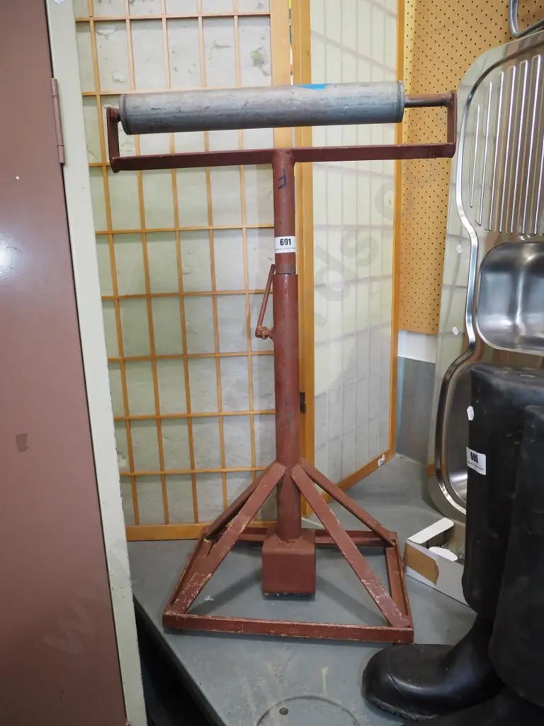 heavy duty roller stand Image 1++