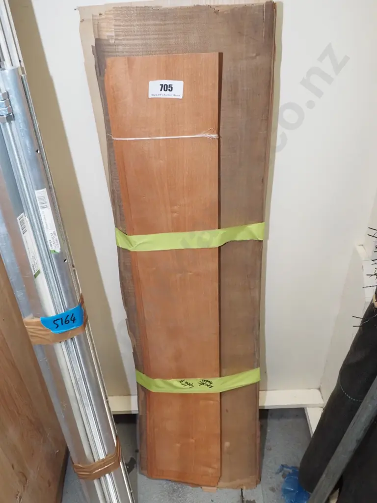 bundle of exotic timber veneer Image 1++