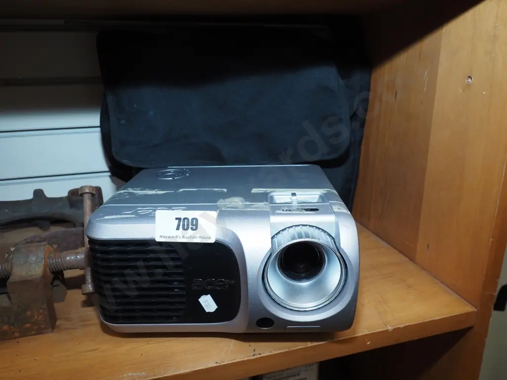 Acer data projector Image 1++