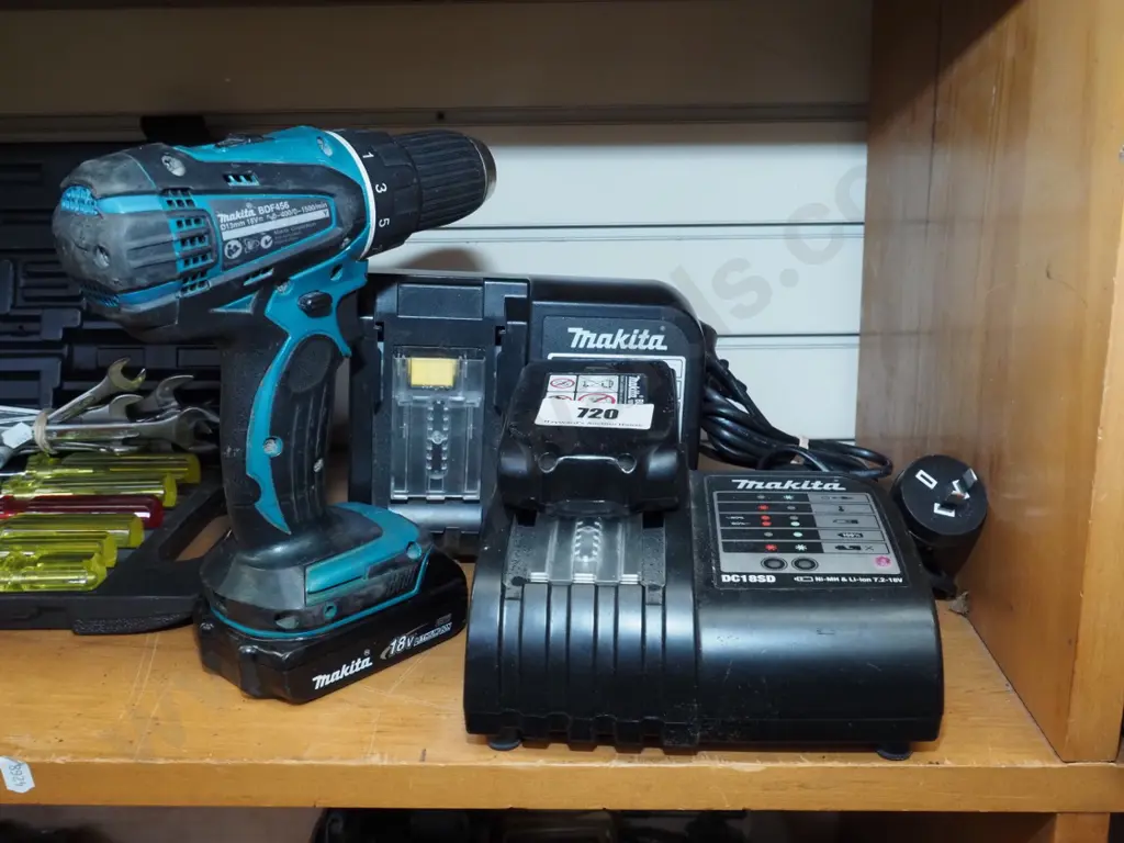 Makita battery drill, 2 chargers, battery Image 1++