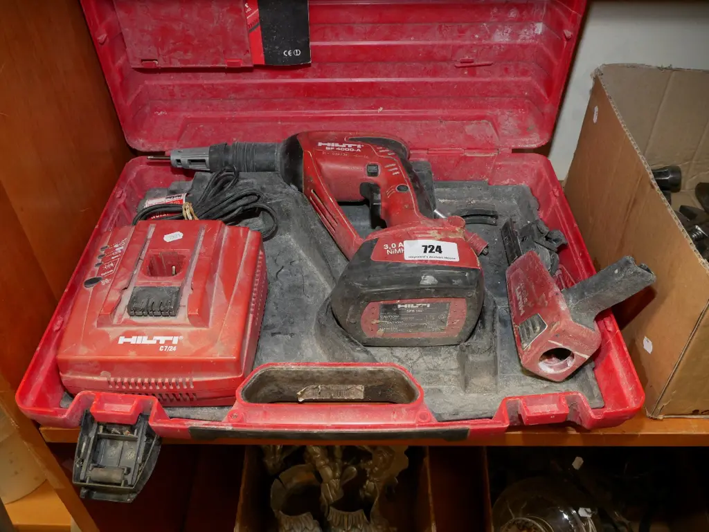 Hilti battery powered collated screw gun Image 1++