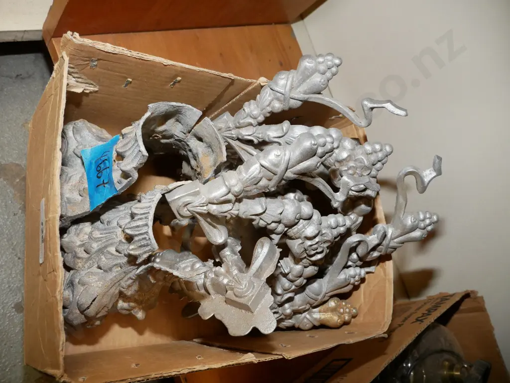 cast alloy decorations Image 1++