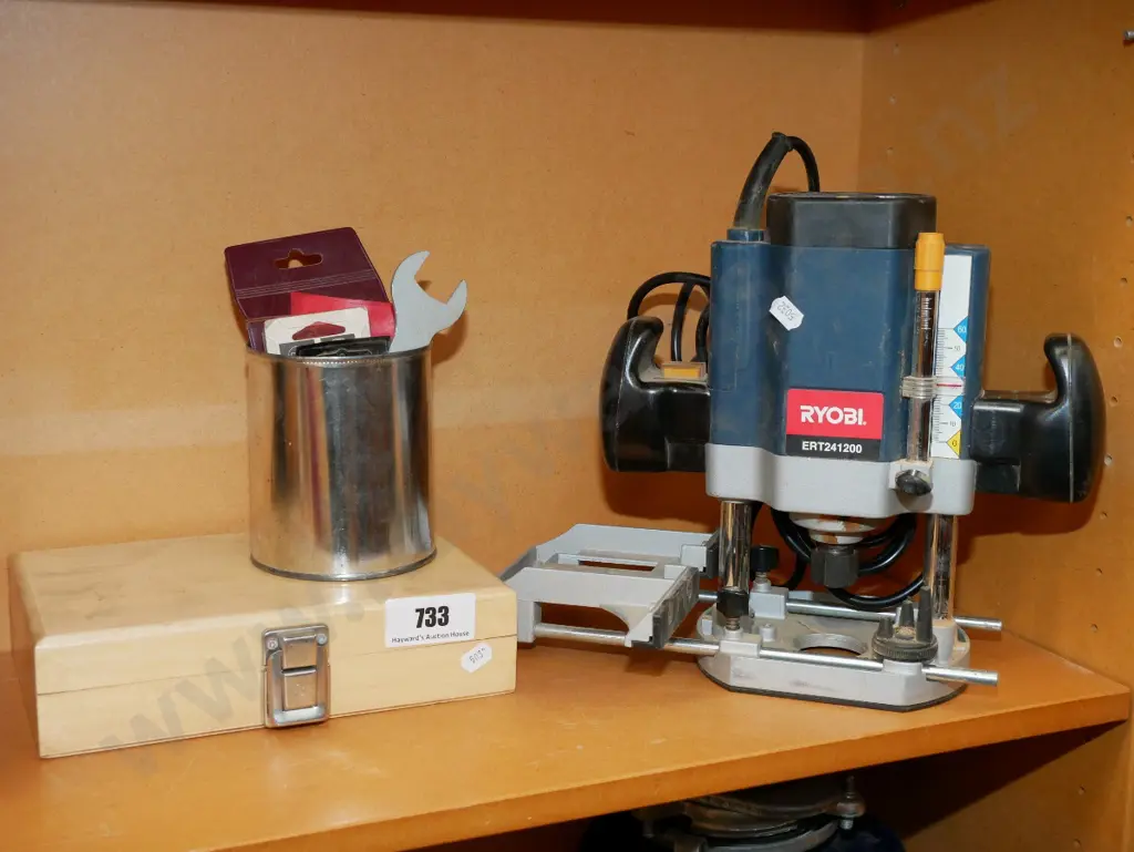 Ryobi plunge router, router bits, accessories Image 1++