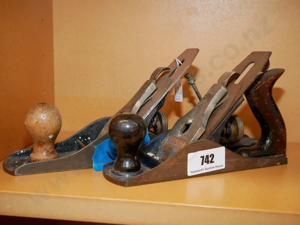 2 vintage hand planes Image 1++