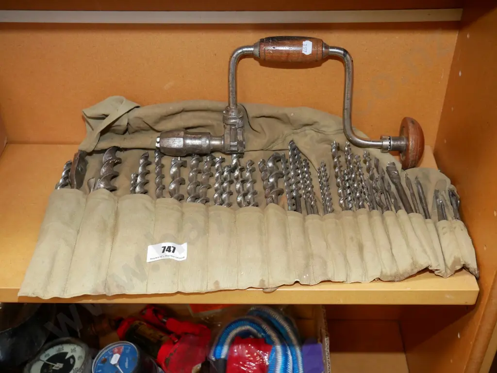 builder's brace, auger bits Image 1++