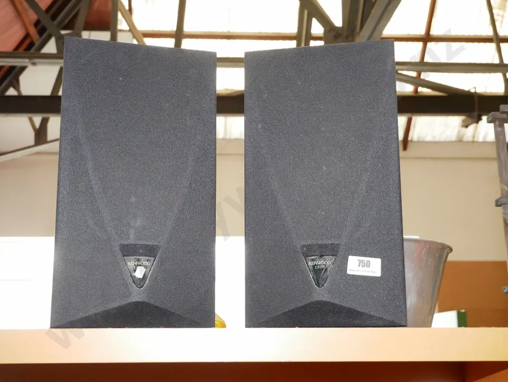pair of Kenwood stereo speakers Image 1++