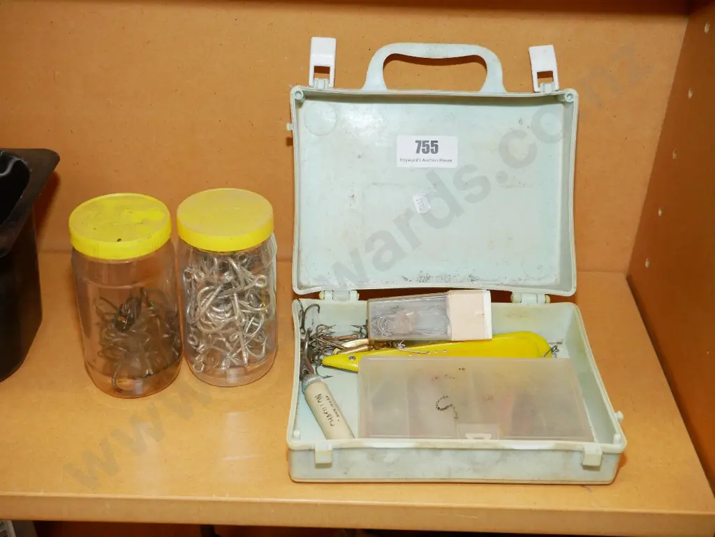 box; lures, hooks Image 1++