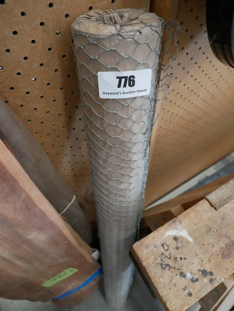 roll of wire mesh Image 1++